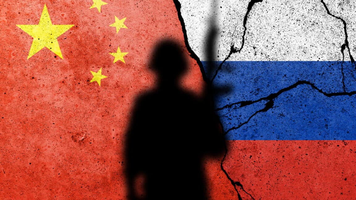 Apps para militares dos EUA escondem código chinês e russo