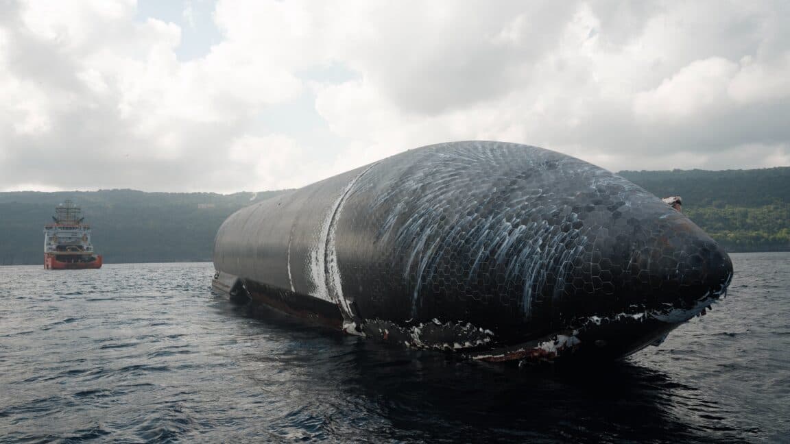 SpaceX reboca a Starship até o porto após 24 dias à deriva no oceano